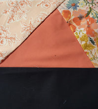 Load image into Gallery viewer, Vibrant flowers chalk bag
