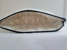 Load image into Gallery viewer, Zen Essential Pouch
