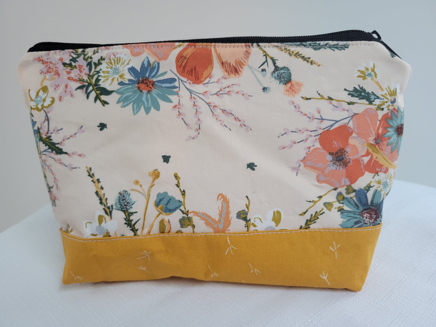 Bold Essential Pouch